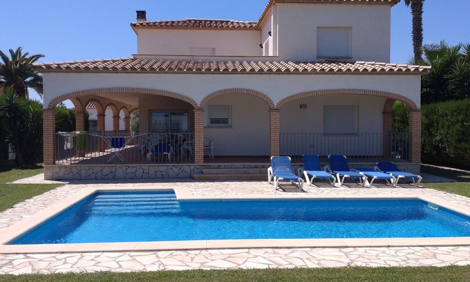 Sant Pere Pescador Villa | Elegant Villa with Private Pool on Costa Brava
