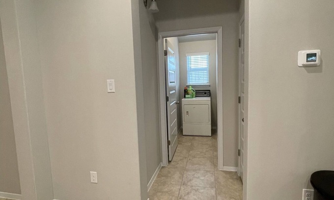 Austin House | Budget-Friendly 3 BR Home with Breakfast & Child Care