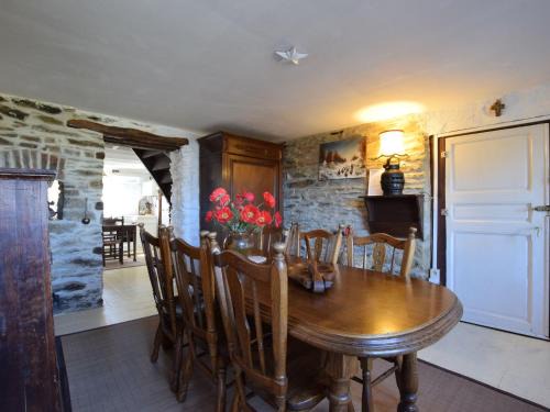 Engreux House | Authentic Cottage Getaway: Pet Friendly & 4-Star Comfort