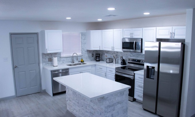 Las Vegas House | Charming House in Las Vegas with Hot Tub & Spa Amenities