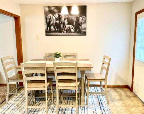 Olathe House | Inviting Olathe Home - Child Friendly & Guest Rated 10/10