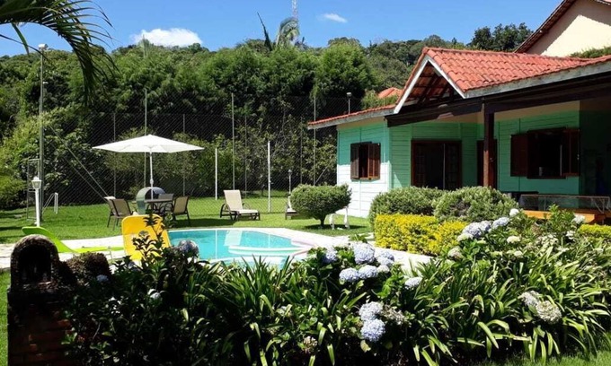 Paruru House | Cozy Condo Retreat: Family-Friendly with Ocean & Lake Views
