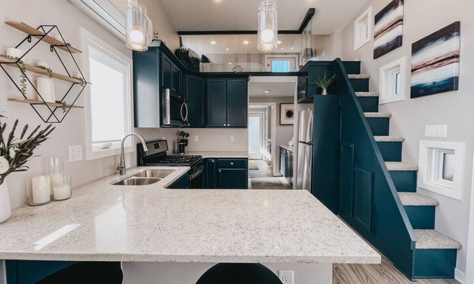 Reno House | Elegant River Front Cottage with Pool & Spa - Guest Rated 9.8
