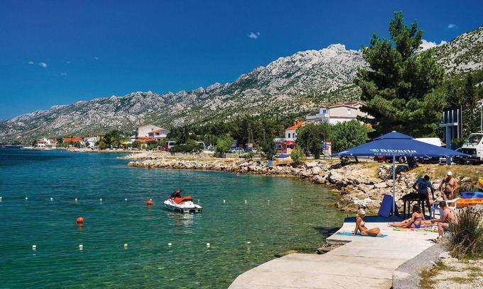 Starigrad Apartment | Modern Apartment with Oceanfront Views and Spa Amenities