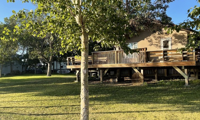 Saint Ambroise Cottage | Lakefront Retreat: Top-Rated Cottage on Lake Manitoba