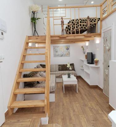 Alicante Apartment | Stylish Loft in Alicante - Child Friendly & Highly Rated 9.3
