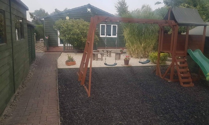 Acomb Apartment | Secluded Garden Apartment with Pet-Friendly Amenities