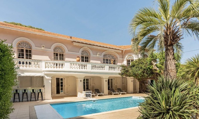 Le Dramont Villa | Scenic Villa with Beach Access & Pool in St. Raphael