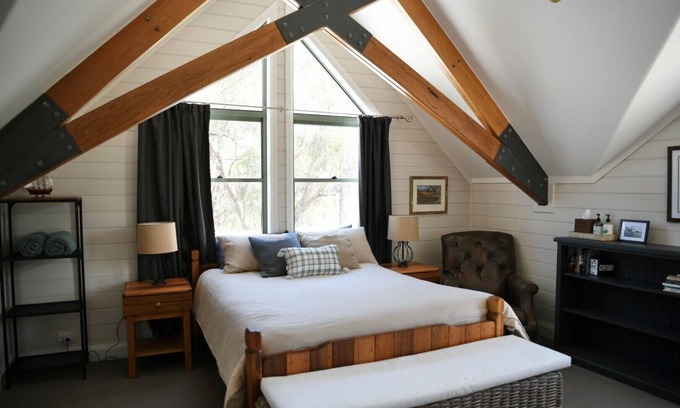 Loomberah House | Family Friendly Country Escape with Pool & 10/10 Guest Rating