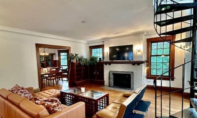 Upper East Side Apartment | Spacious 3BR Retreat with Spa and Kid-Friendly Amenities