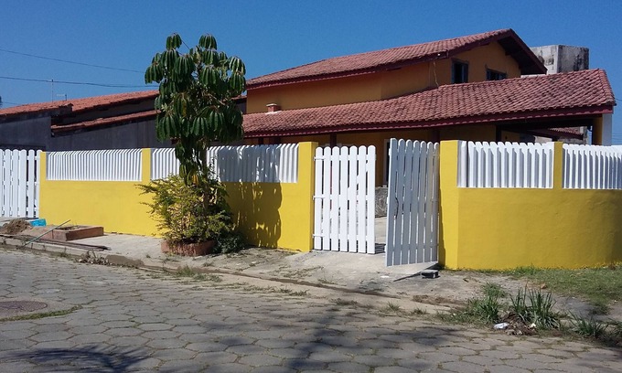 Centro House | Cozy Beachfront Escape with Ocean View and Pet-Friendly Perks
