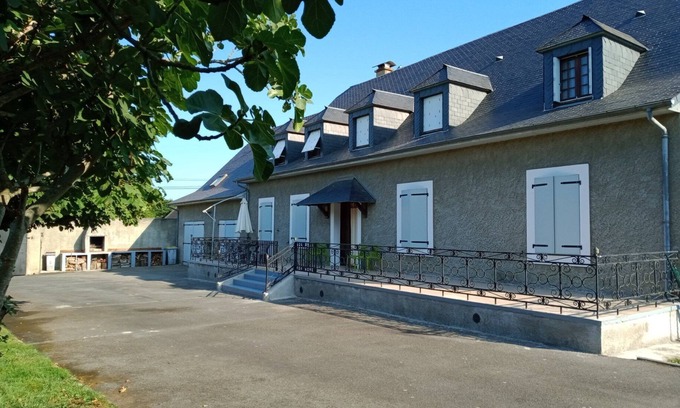 Ibos Cottage | Tranquil Country Residence with Spa and Pet-Friendly Options