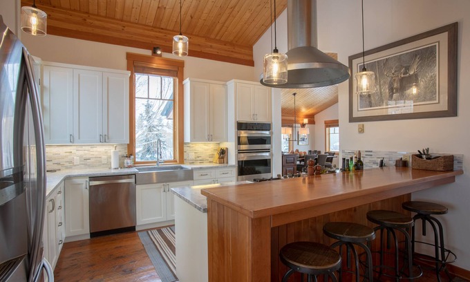 Indian Trails House | Discover Cozy Wildlife Retreat with Jackson Hole Property Management