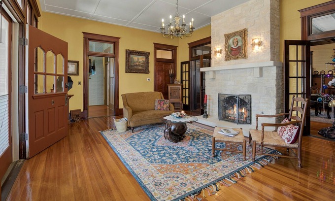 Comfort House | Beautiful and Unique Home with Fireplace and Pool!