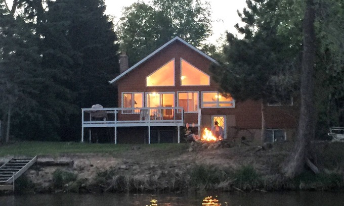 Pine River House | Updated Family Lake Home Near Whitefish Chain - Rated 9.8