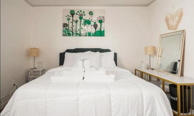 Hoover - Foster House | Convenient Workspace and Parking with Family-Friendly Perks