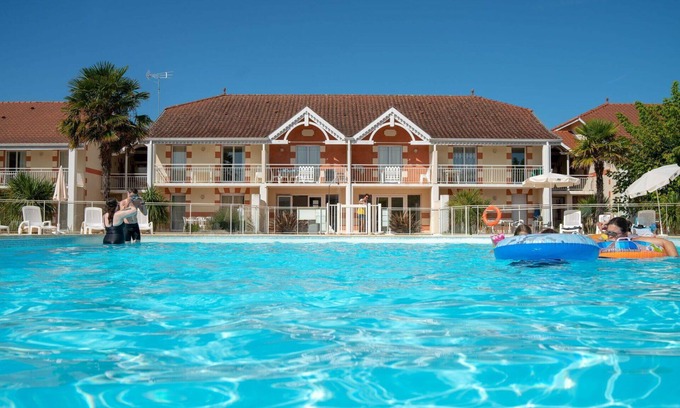 Le Verdon-sur-Mer Apartment | Cozy Apartment for 8 with Pool, Terrace, and Pet-Friendly Perks