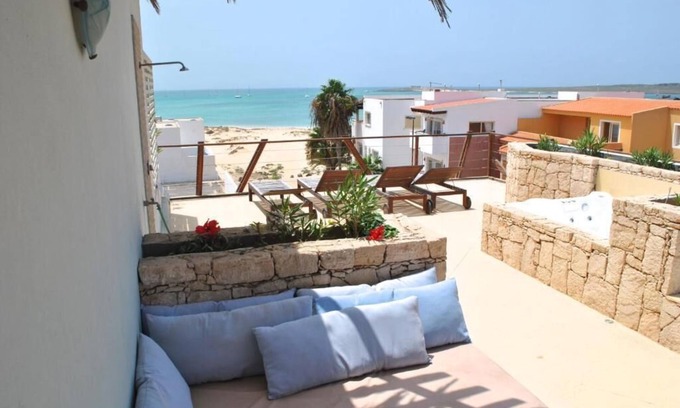 Sal Rei House | Cozy Apartment Steps from the Ocean with Breakfast & Views