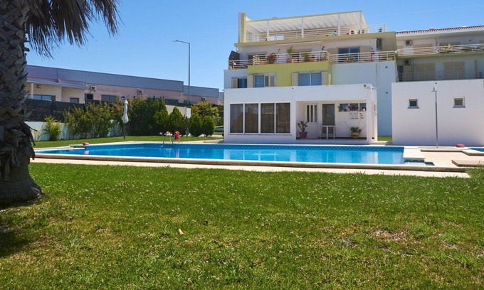 Zambujal Apartment | Beautiful apartment for 6 guests with WIFI, A/C, pool, TV, terrace and parking