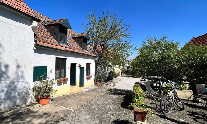 Morbisch am See Apartment | Cozy Apartment for 3 with Terrace, WIFI & Kitchen Access