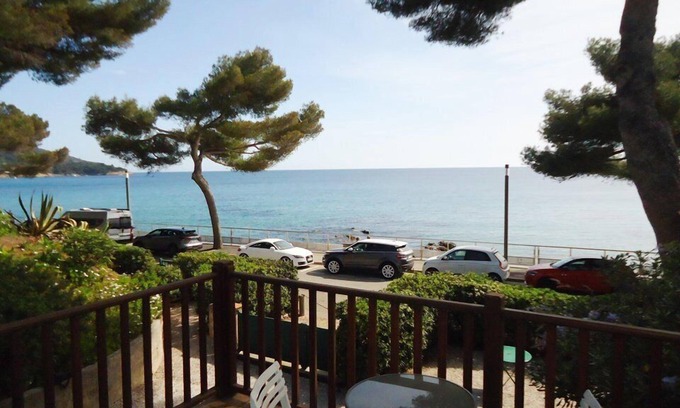 La Croix-Valmer Apartment | Oceanfront Apartment for 6 with Beach Access and Views