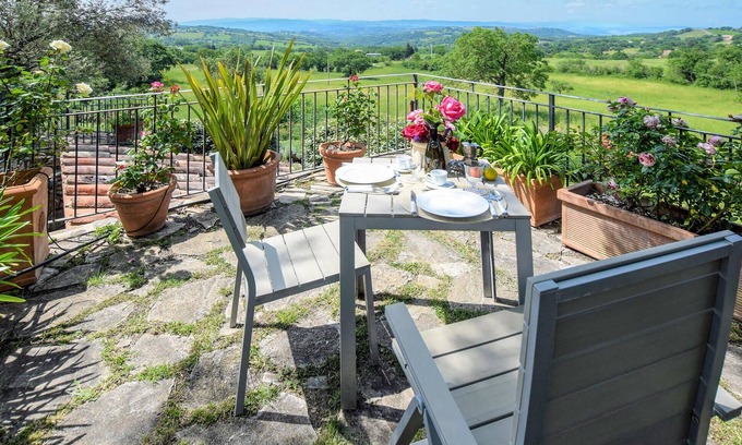 Semproniano Apartment | Experience a Varied Vacation in This Pet-Friendly Apartment