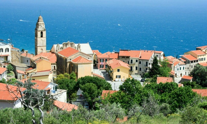 Cipressa Apartment | Comfortable Apartment for 6 with Ocean View & Pet Friendly