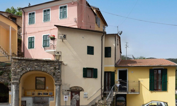 Valloria House | Welcoming Villa Apartment for 8 with Ocean View & Pets