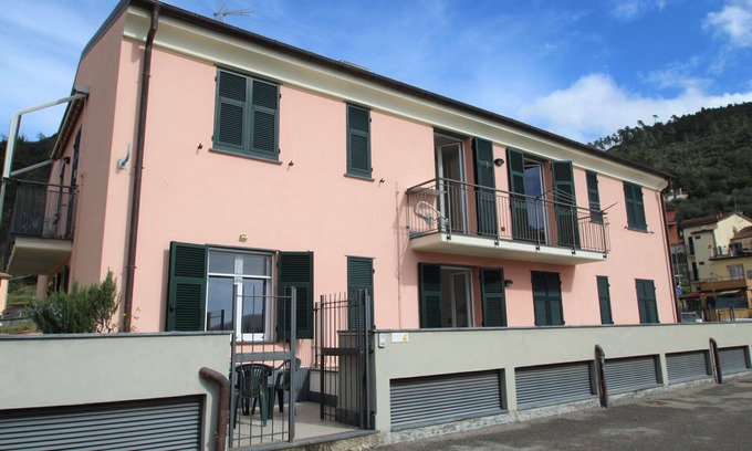 Sestri Levante Apartment | Inviting Apartment for 5 with Ocean View and Free WiFi