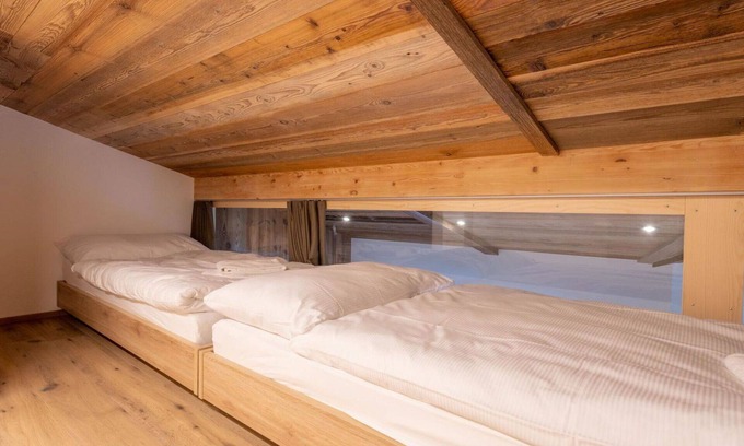 Saas Almagell Apartment | Modern Apartment for 7 with Hot Tub, Balcony & WIFI