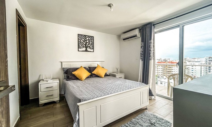 Evaristo Morales Apartment | Beautiful apartment centrally located in the city of Santo Domingo, with swimming pool and gym.
