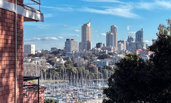 Darling Point Apartment | Elegant Apartment Retreat in Darling Point with Spa & Hot Tub