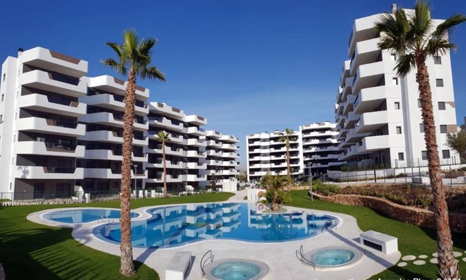 Els Arenals del Sol Apartment | Inviting Apartment Steps from the Ocean with Pool Access