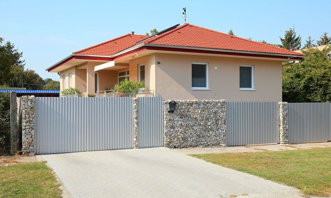 Balatonszemes Apartment | Inviting Apartment with Hot Tub, Terrace and Lake View