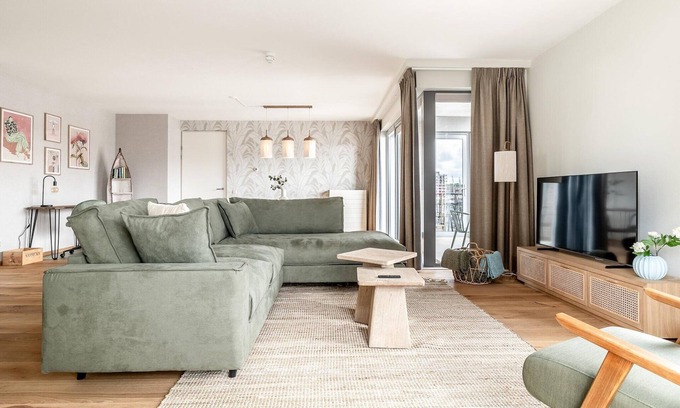 Vissershaven Apartment | Beautiful apartment, view on Scheveningen harbor.