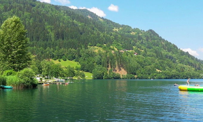Annenheim Apartment | Beautiful apartment for 6 guests with WIFI, TV, balcony and parking