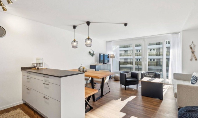 Lenzerheide Apartment | Modern Apartment for 4 with Balcony, WIFI & Kitchen