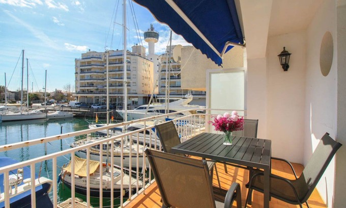 Empuriabrava Apartment | Oceanfront 2-Bedroom Apartment in Empuriabrava's Heart