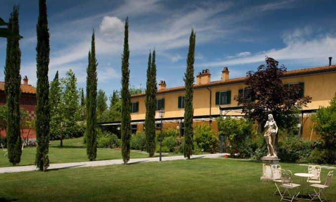 Montespertoli Apartment | Inviting Apartment for 4 with Pool, A/C, and Lake View