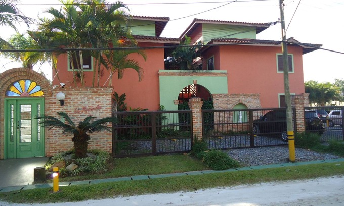 Balneario Mogiano Apartment | Cozy Oceanfront Apartment with Pool & Kitchen Amenities