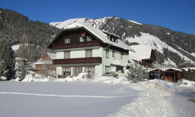 Donnersbachwald Apartment | Cozy Apartment for 4 with Wifi, Terrace & Panoramic Views