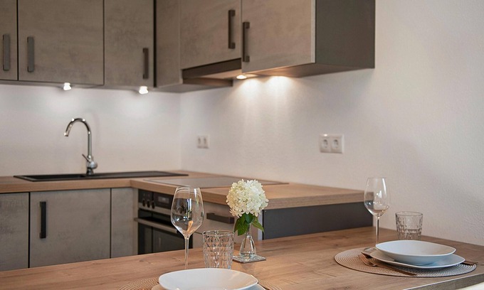 Muhlthal Apartment | Prime Apartment Steps from Ski Lift with Scenic Garden