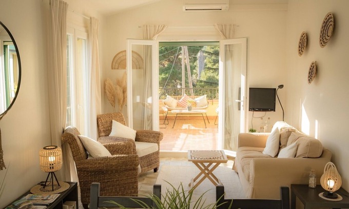 Collioure Apartment | Scenic Oceanfront Apartment with Spa and Amazing Views