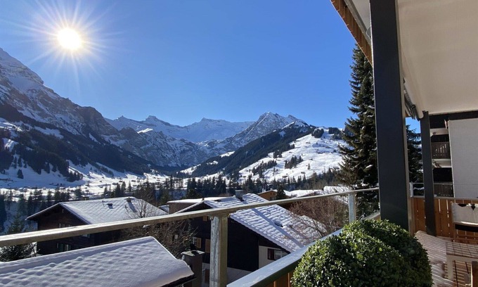 Adelboden Apartment | Inviting Apartment for 6 with WIFI, Balcony & Parking
