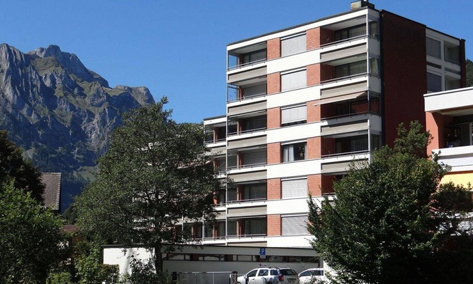 Engelberg Apartment | Cozy Retreat for 2 with WIFI, TV, and Parking Access
