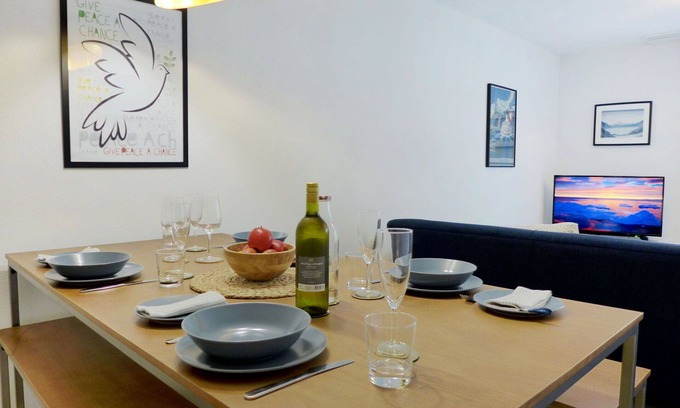 Blausee Apartment | Cozy Apartment for 4 with WIFI, Pets Welcome and Parking
