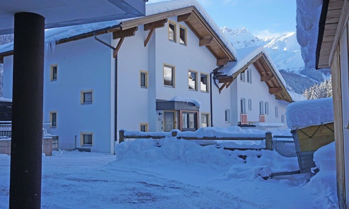 Strengen Apartment | Cozy Apartment for 4 with Free WiFi and Parking