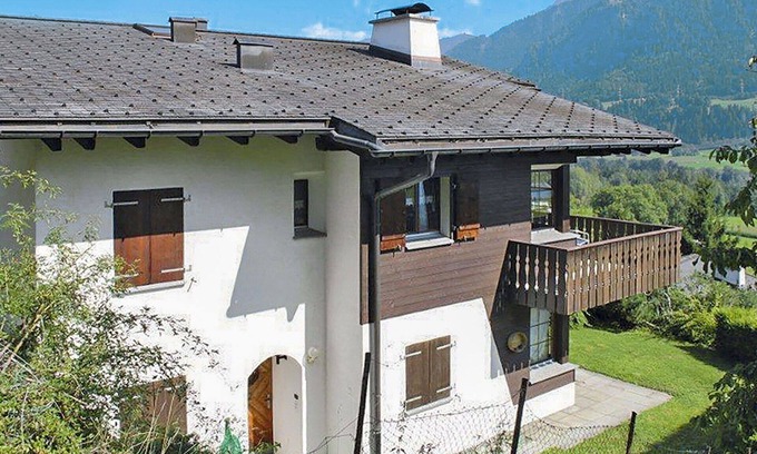 Schluein Apartment | Charming Apartment for 5 with Pets, WIFI & Scenic Views