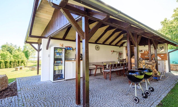 Arnoltice u Decina Apartment | Cozy Apartment for 4 with WIFI, Terrace, and Kitchen