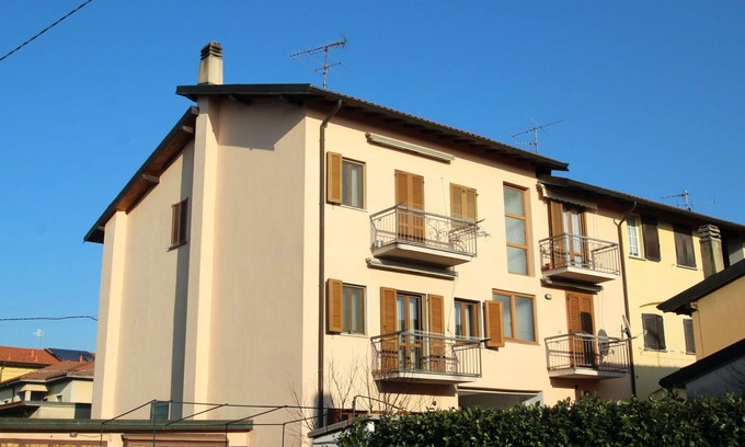 Morosolo Apartment | Cozy Apartment with Balcony, Lake View & Free WiFi